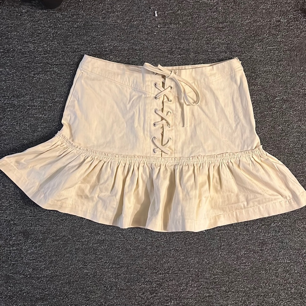 Beige pleated mini skirt side zipper